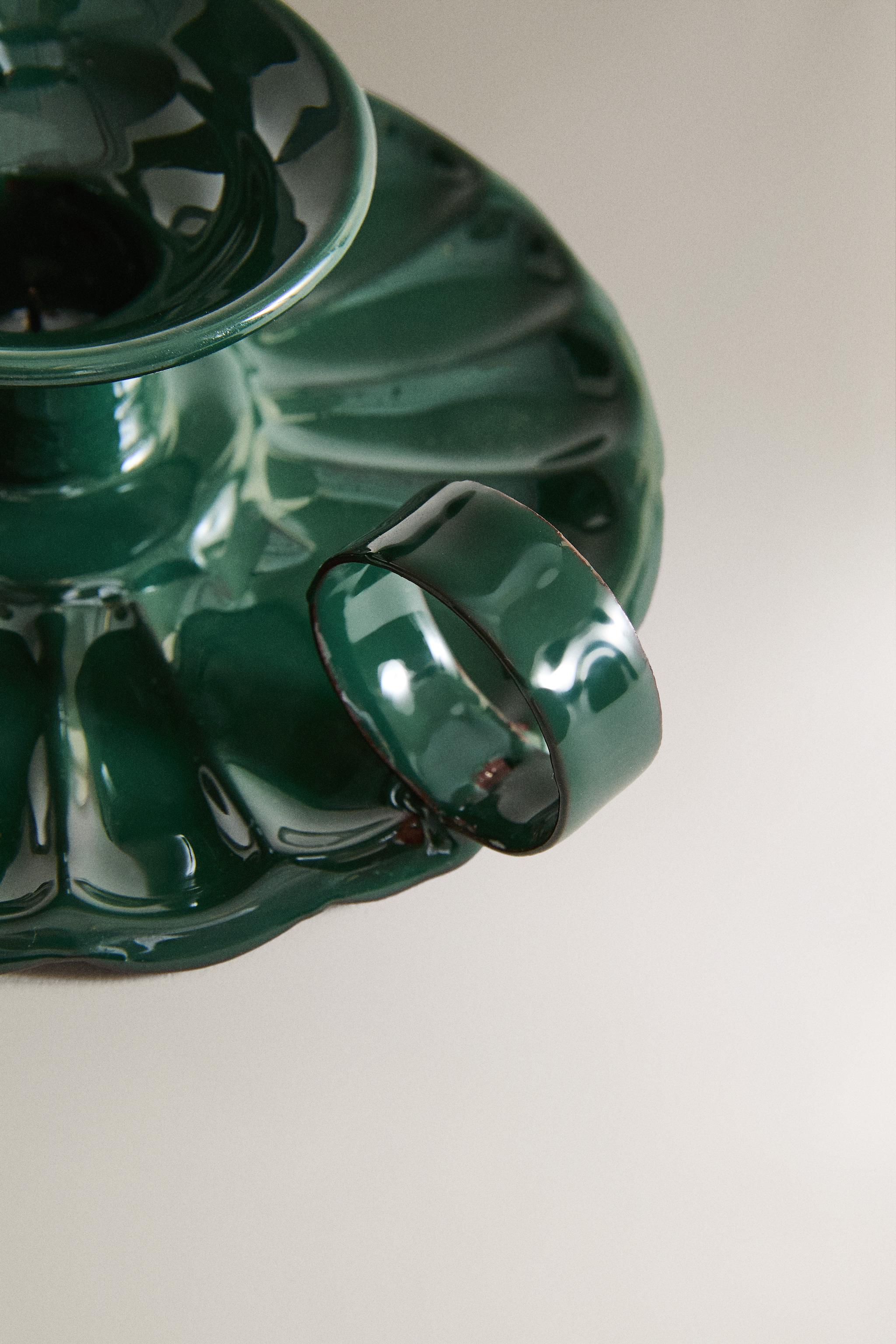 IRON CANDLESTICK WITH WAVY PLATE CHRISTMAS